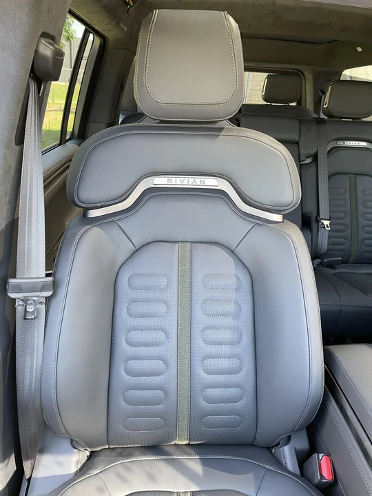 2022 Rivian R1S - Image 25 of 31