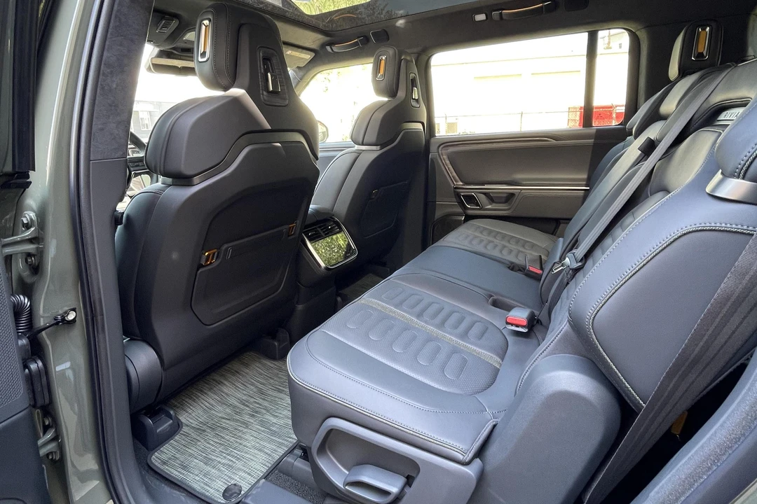 2022 Rivian R1S - Image 23 of 31
