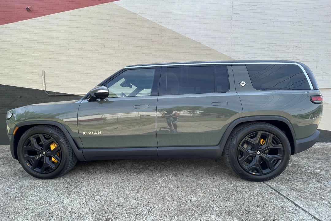 2022 Rivian R1S - Image 3 of 31