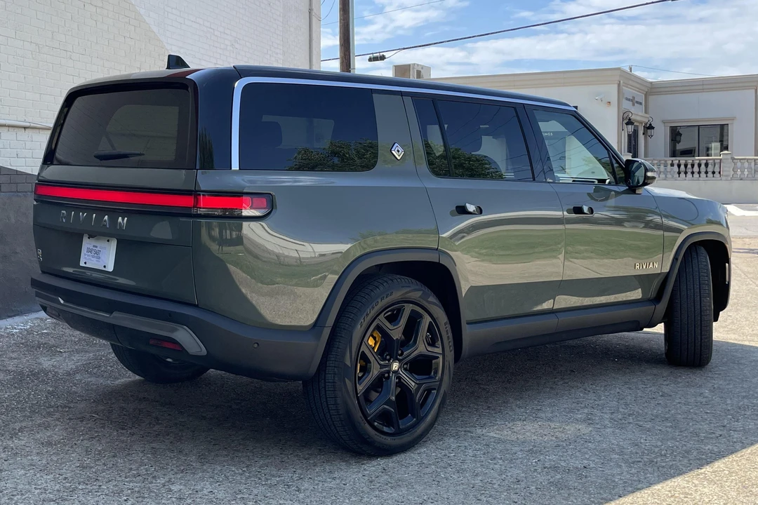 2022 Rivian R1S - Image 4 of 31