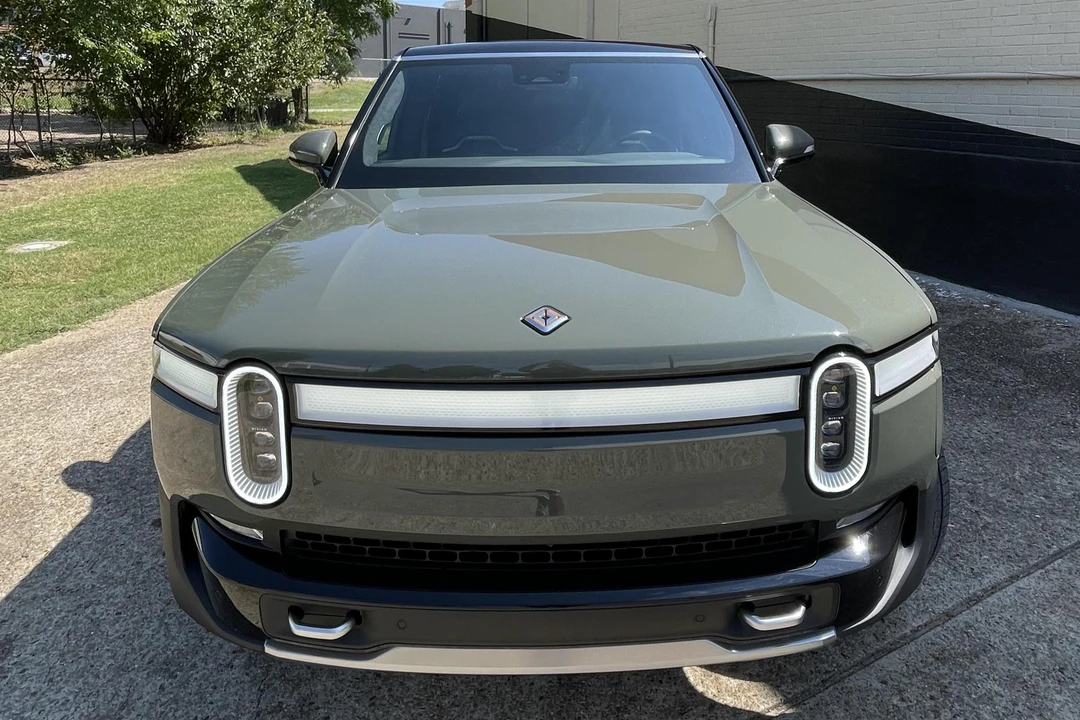 2022 Rivian R1S - Image 2 of 31