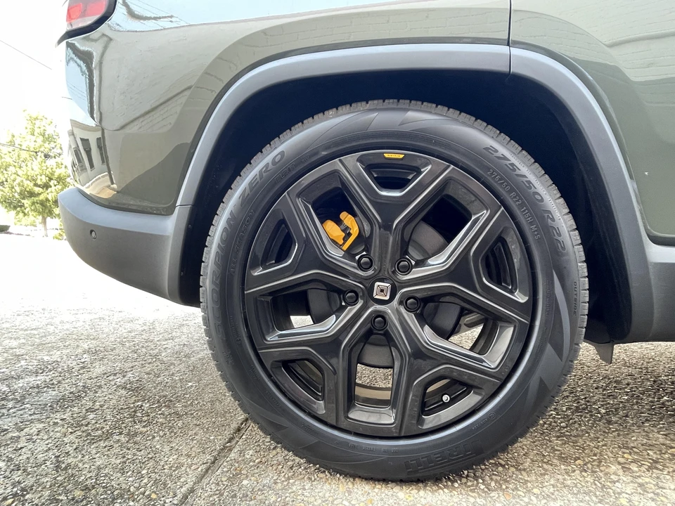 2022 Rivian R1S - Image 19 of 31