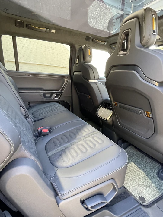 2022 Rivian R1S - Image 27 of 31