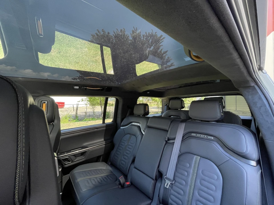 2022 Rivian R1S - Image 29 of 31
