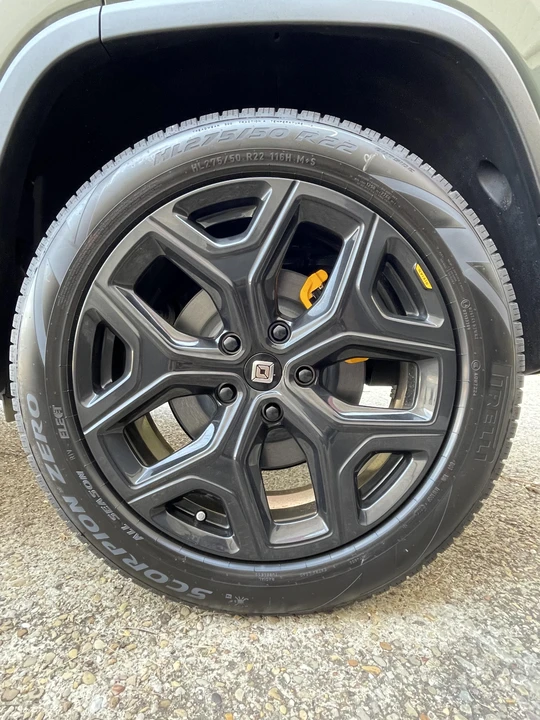2022 Rivian R1S - Image 17 of 31