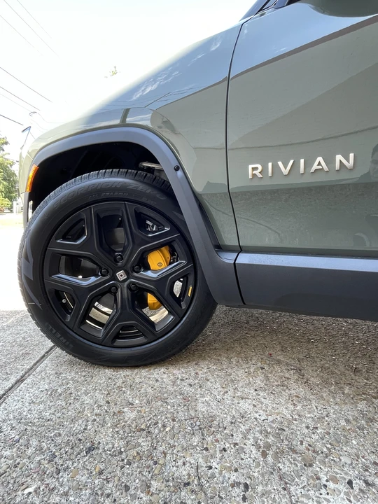 2022 Rivian R1S - Image 16 of 31
