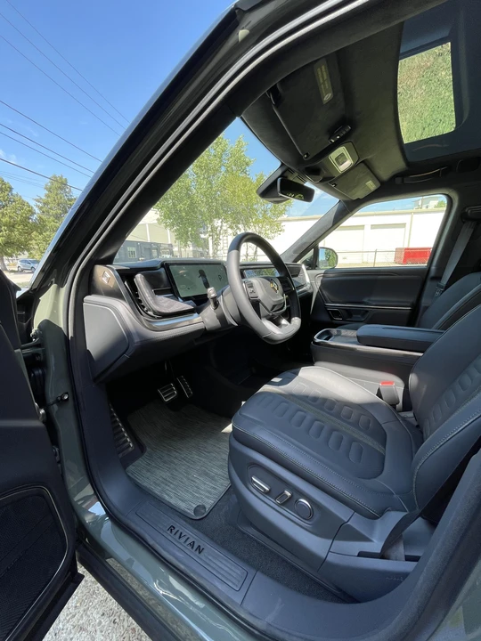2022 Rivian R1S - Image 30 of 31