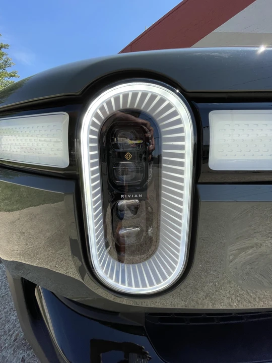 2022 Rivian R1S - Image 15 of 31