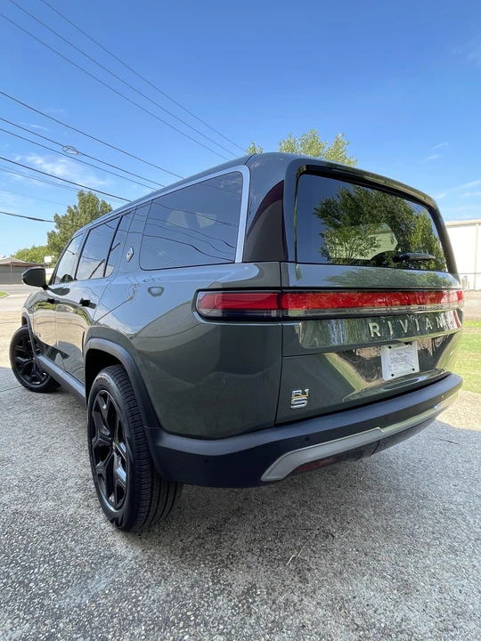2022 Rivian R1S - Image 10 of 31