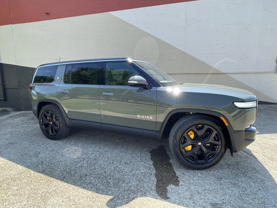 2022 Rivian R1S - Image 13 of 31