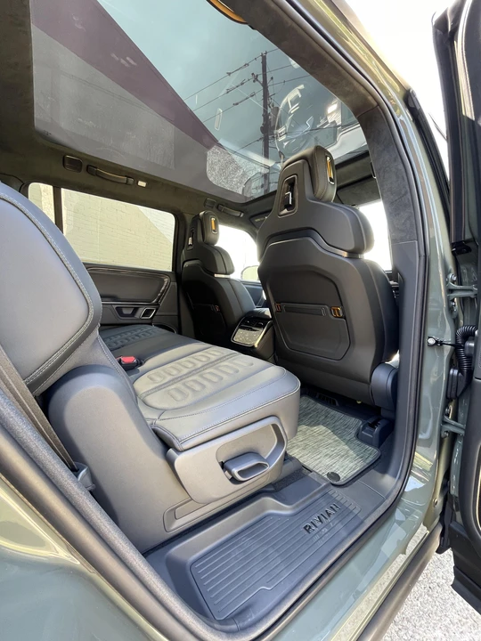 2022 Rivian R1S - Image 26 of 31