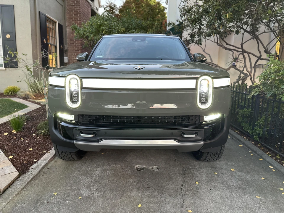 2022 Rivian R1S - Image 7 of 27