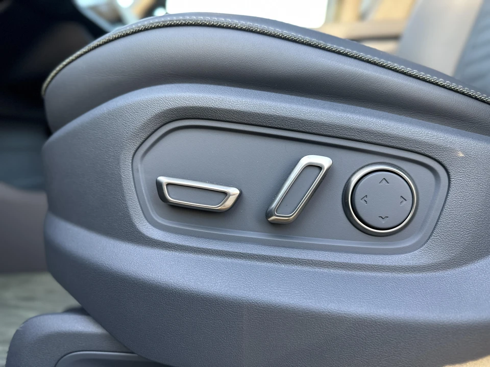 2022 Rivian R1S - Image 27 of 27