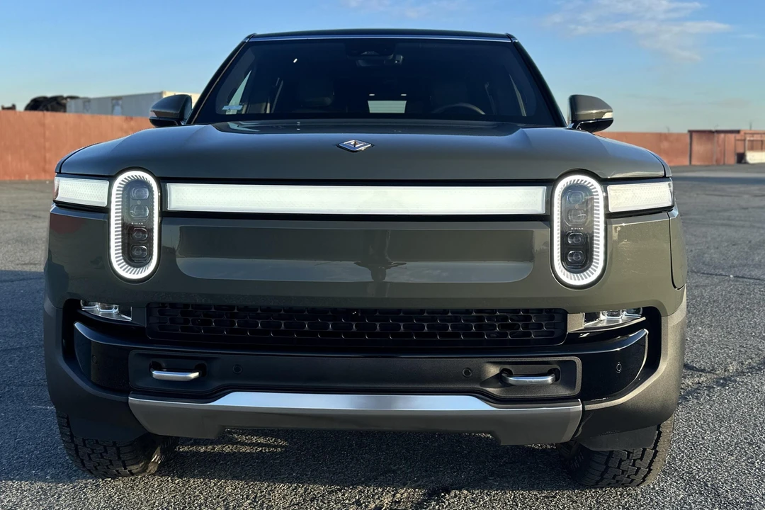 2022 Rivian R1S - Image 2 of 27