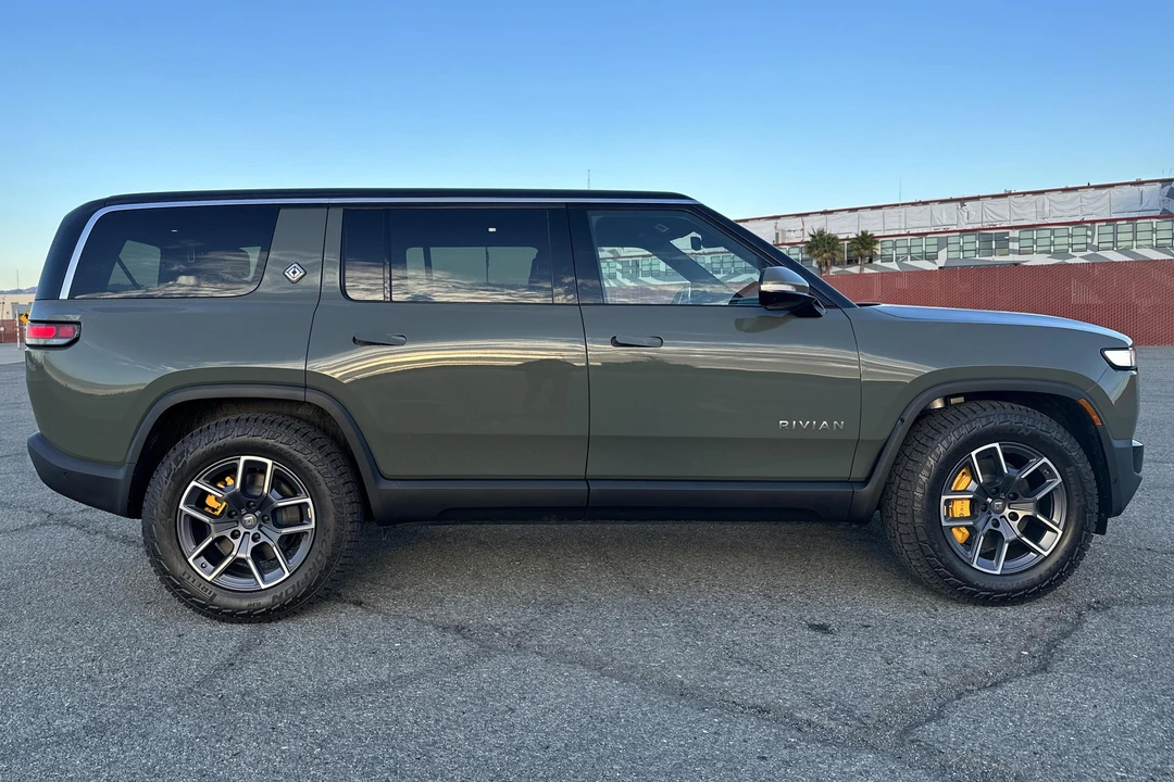 2022 Rivian R1S - Image 3 of 27