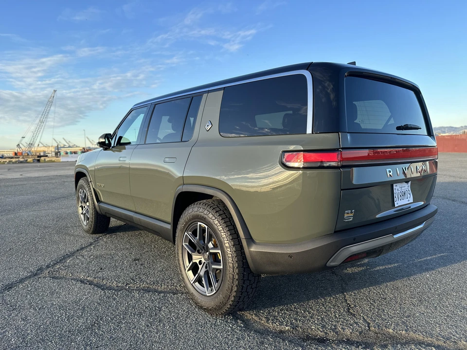 2022 Rivian R1S - Image 9 of 27