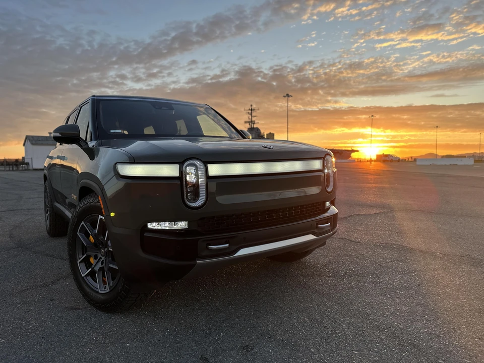 2022 Rivian R1S - Image 14 of 27