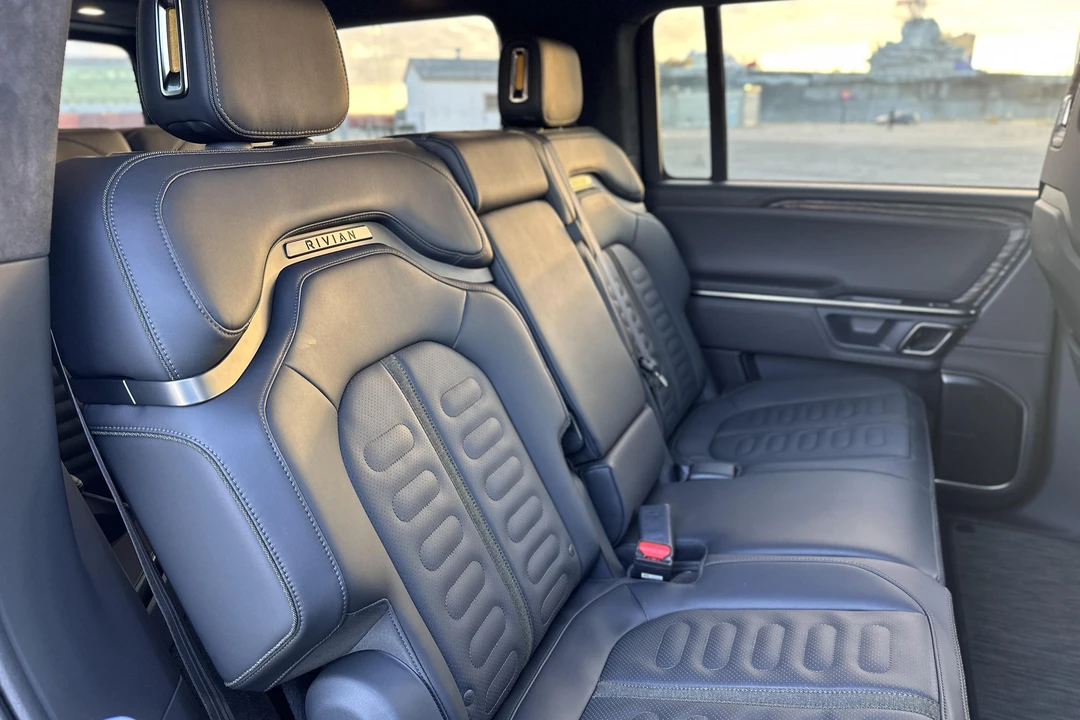 2022 Rivian R1S - Image 25 of 27