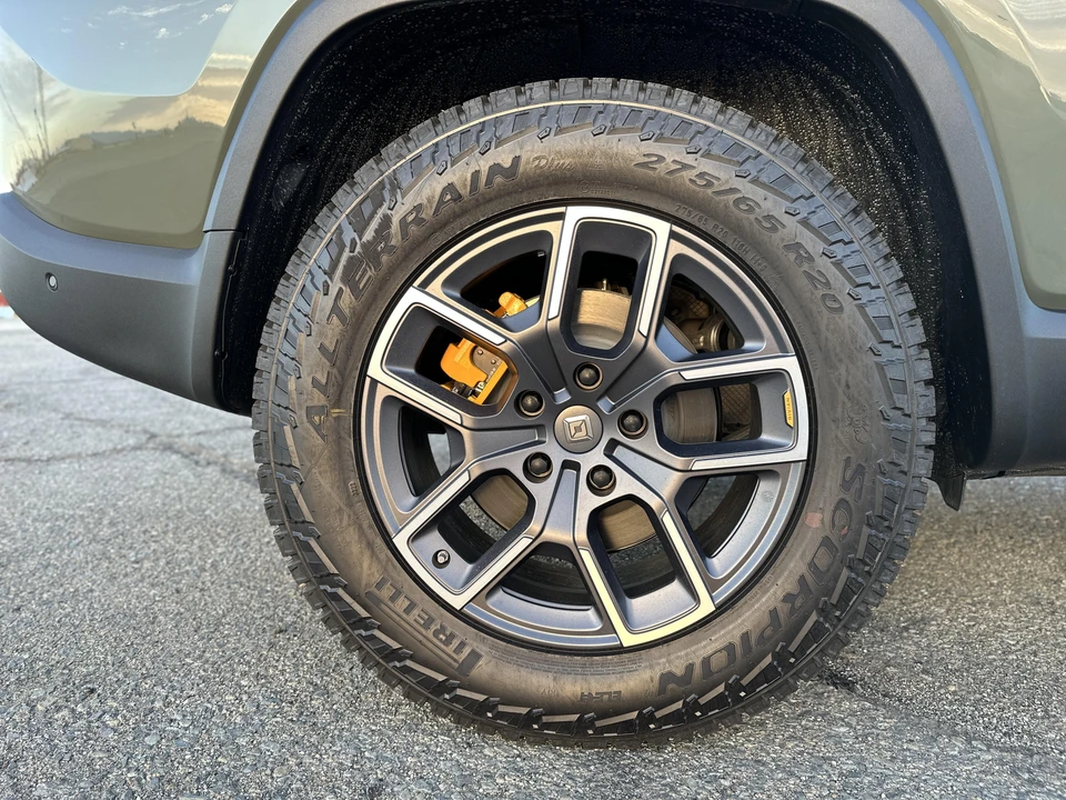2022 Rivian R1S - Image 22 of 27