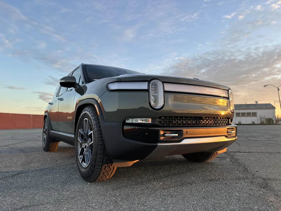 2022 Rivian R1S - Image 15 of 27