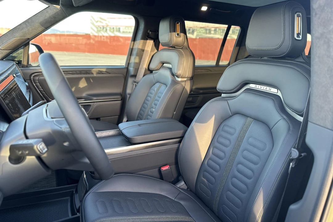 2022 Rivian R1S - Image 24 of 27