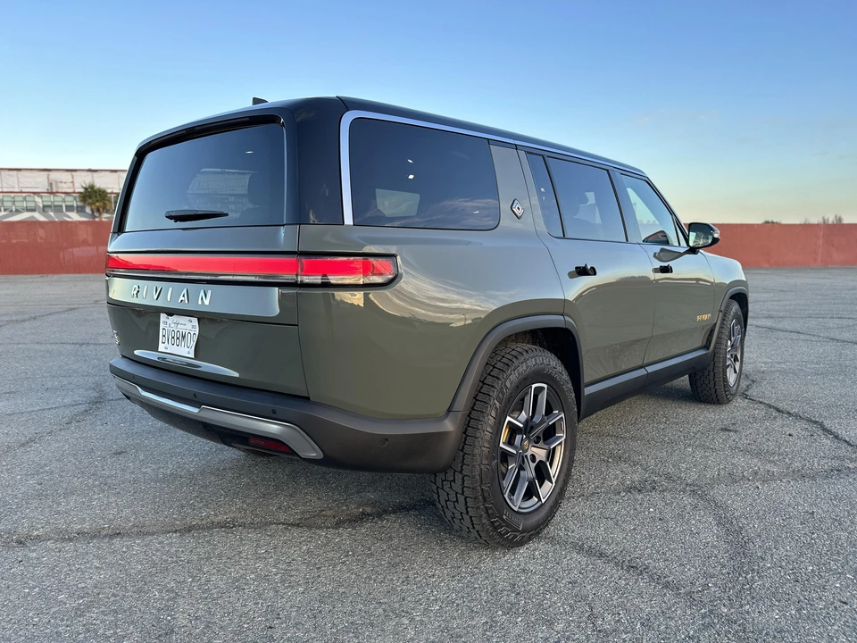 2022 Rivian R1S - Image 11 of 27