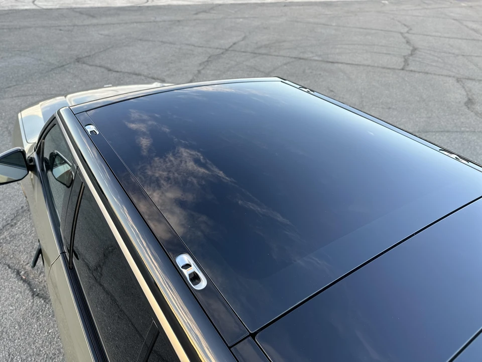 2022 Rivian R1S - Image 18 of 27