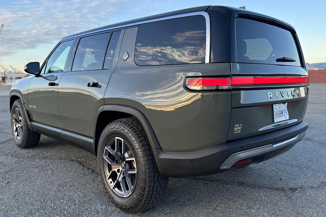 2022 Rivian R1S - Image 4 of 27