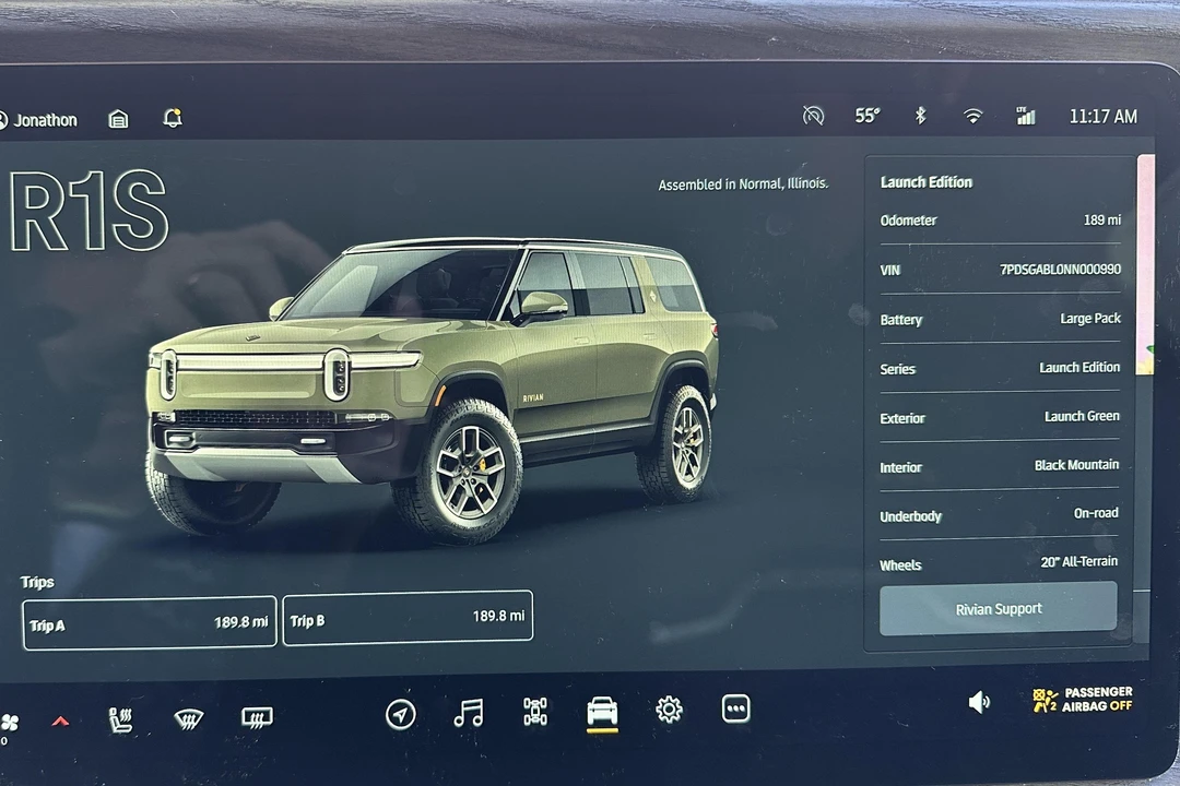 2022 Rivian R1S - Image 26 of 27