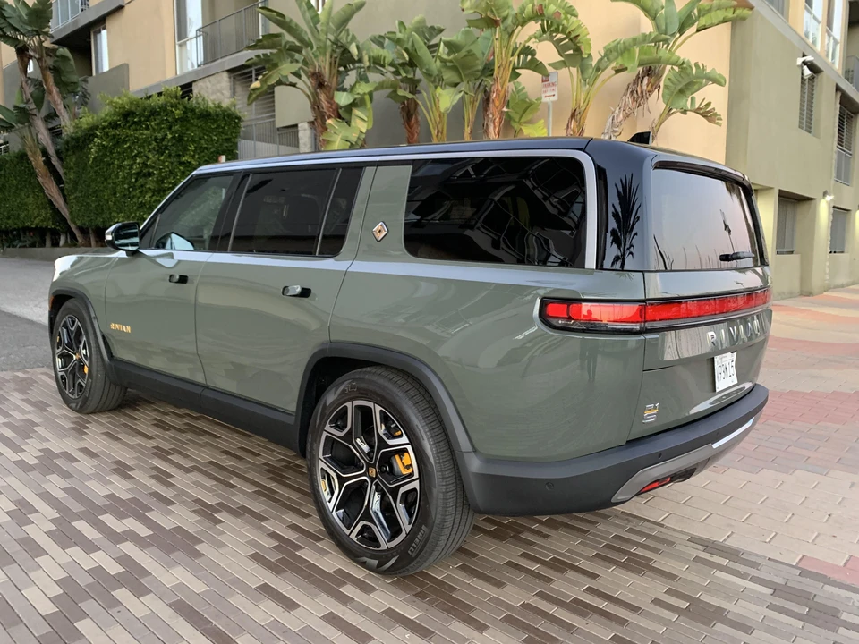 2022 Rivian R1S - Image 10 of 31