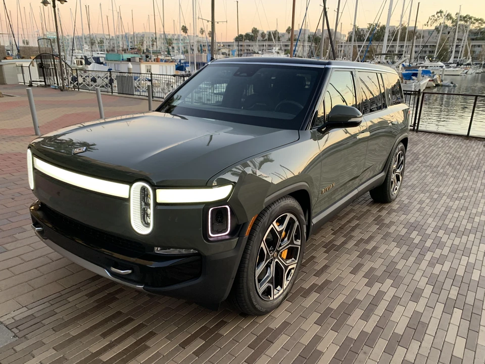2022 Rivian R1S - Image 8 of 31