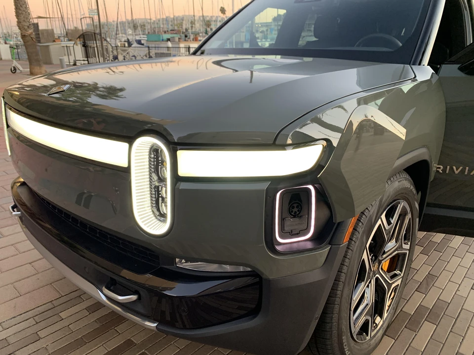 2022 Rivian R1S - Image 26 of 31