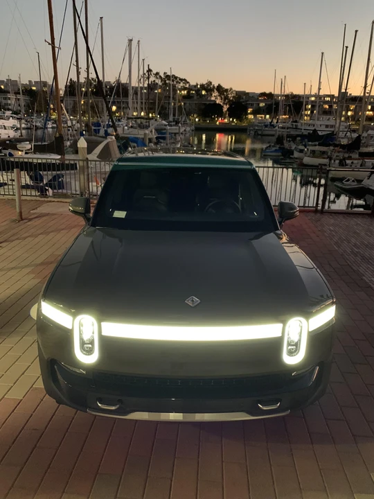 2022 Rivian R1S - Image 17 of 31