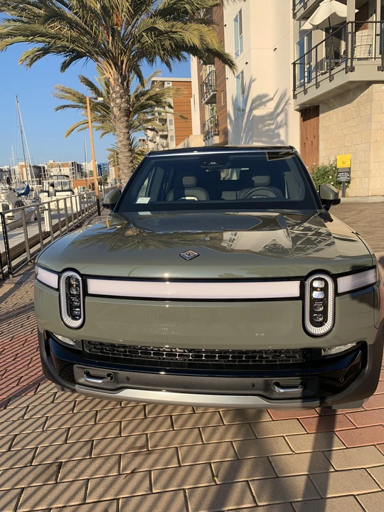 2022 Rivian R1S - Image 19 of 31