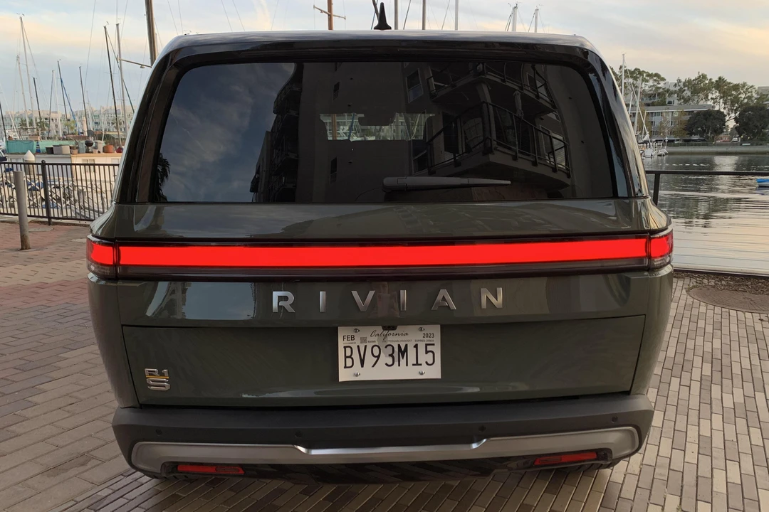 2022 Rivian R1S - Image 5 of 31