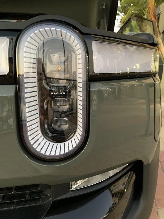 2022 Rivian R1S - Image 22 of 31