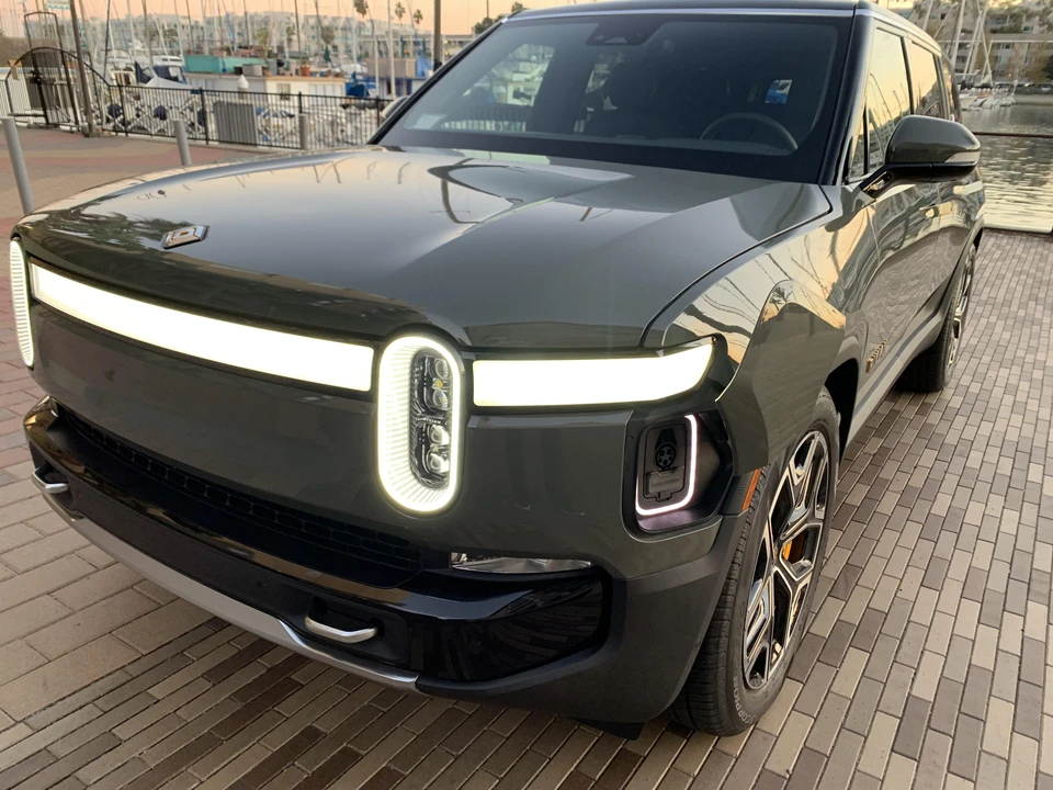 2022 Rivian R1S - Image 25 of 31
