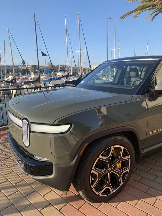 2022 Rivian R1S - Image 29 of 31