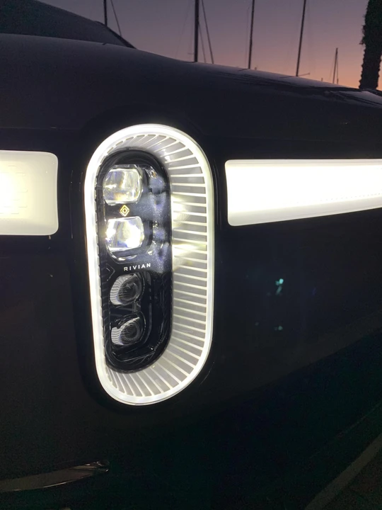 2022 Rivian R1S - Image 20 of 31