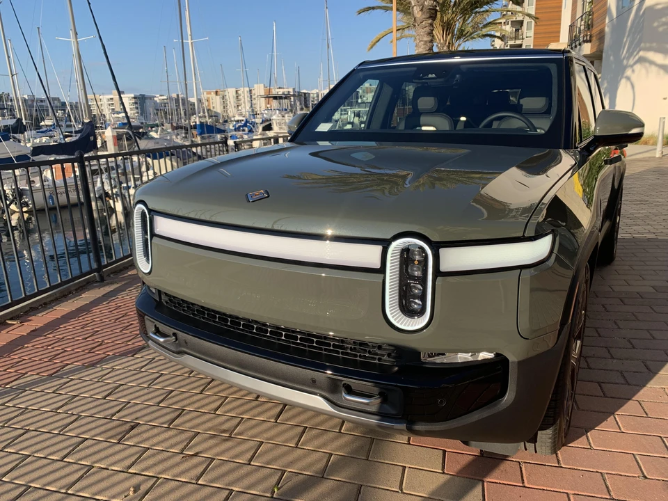2022 Rivian R1S - Image 24 of 31