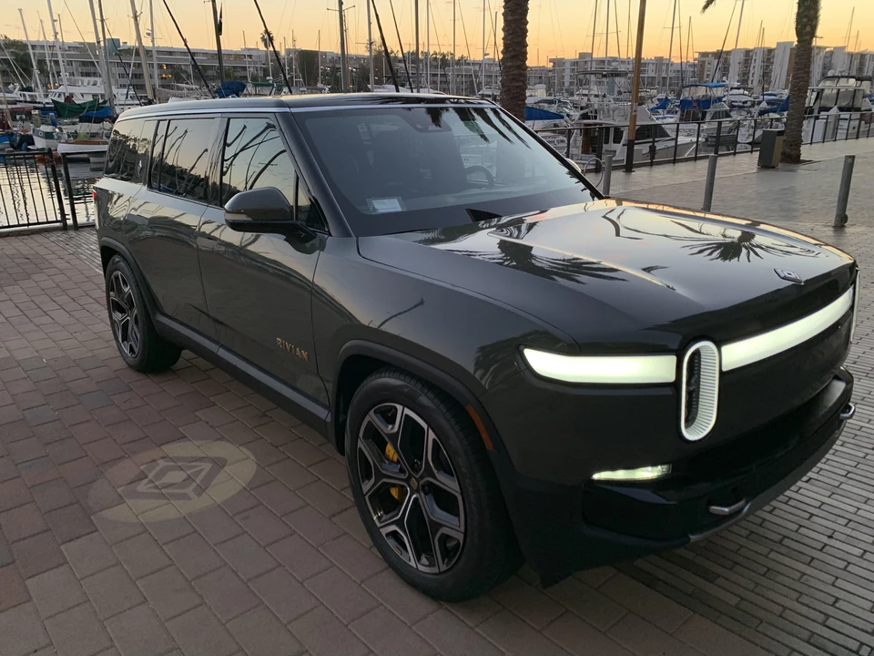 2022 Rivian R1S - Image 15 of 31