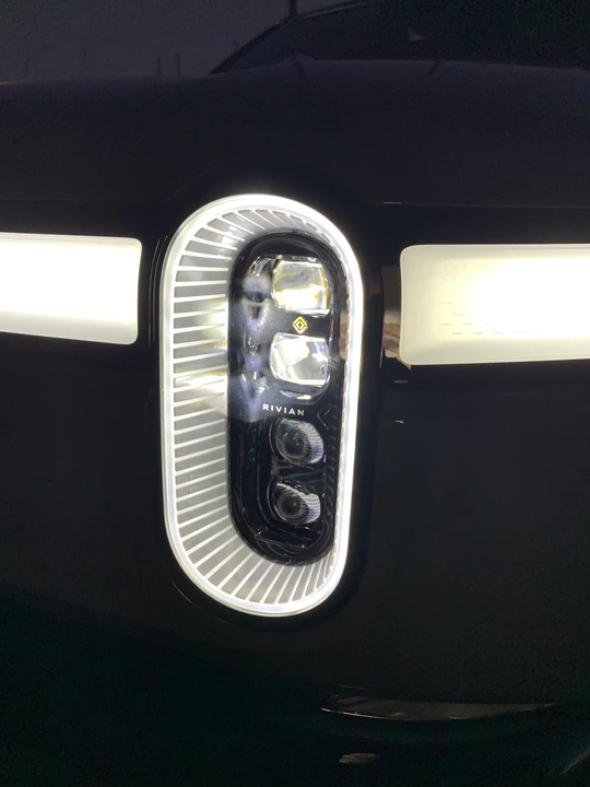 2022 Rivian R1S - Image 23 of 31