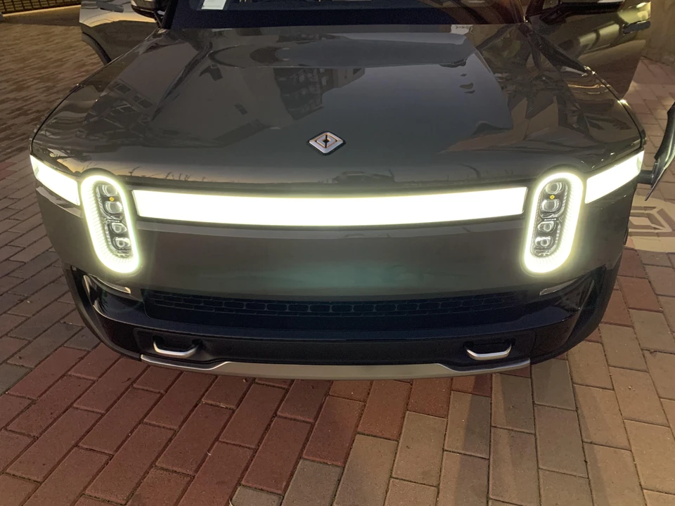 2022 Rivian R1S - Image 18 of 31