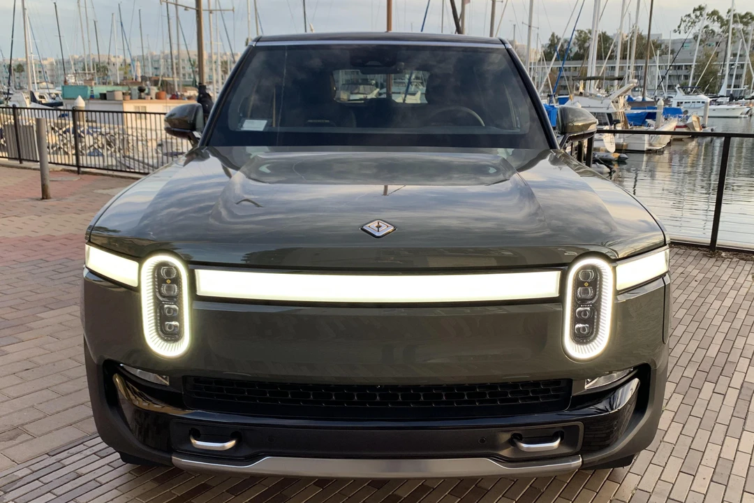 2022 Rivian R1S - Image 3 of 31