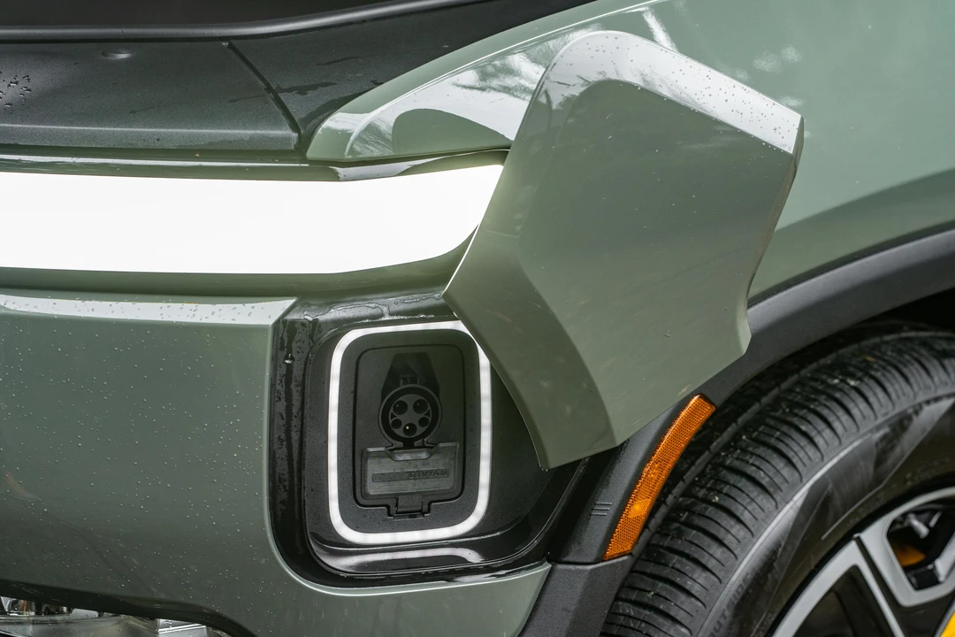 2022 Rivian R1S - Image 15 of 31