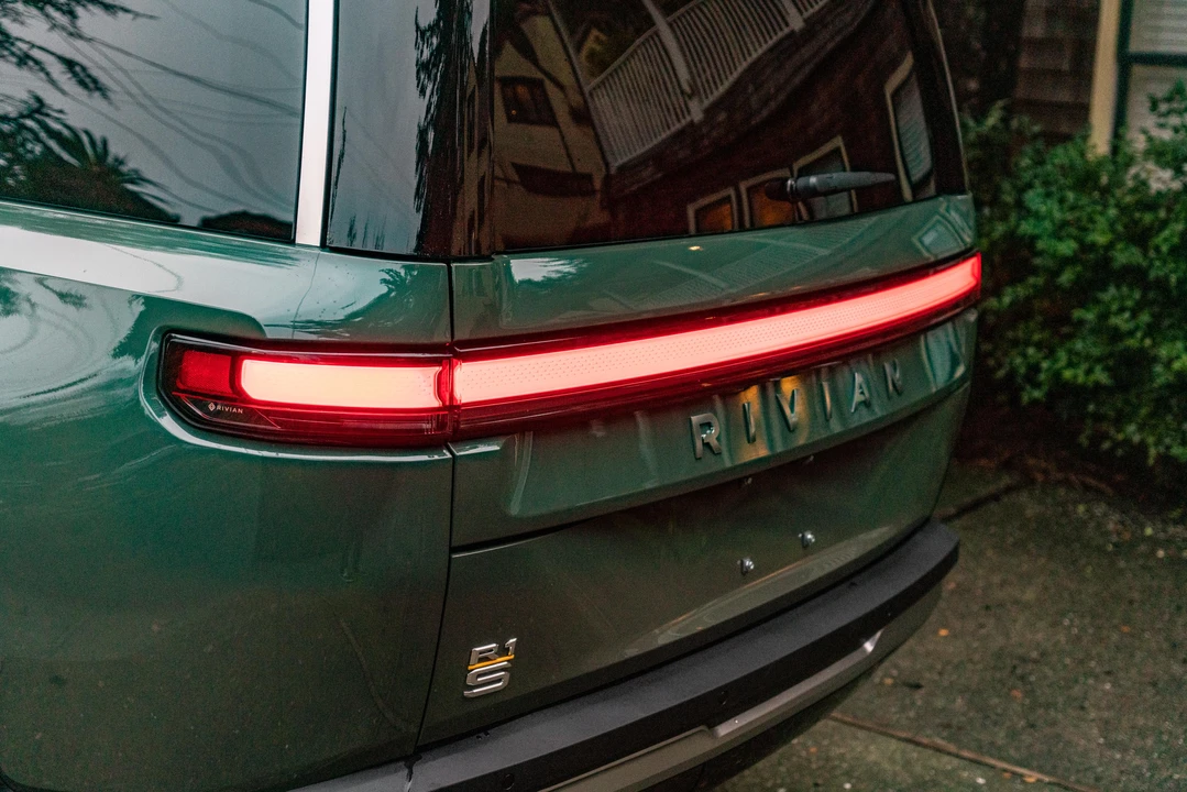 2022 Rivian R1S - Image 22 of 31