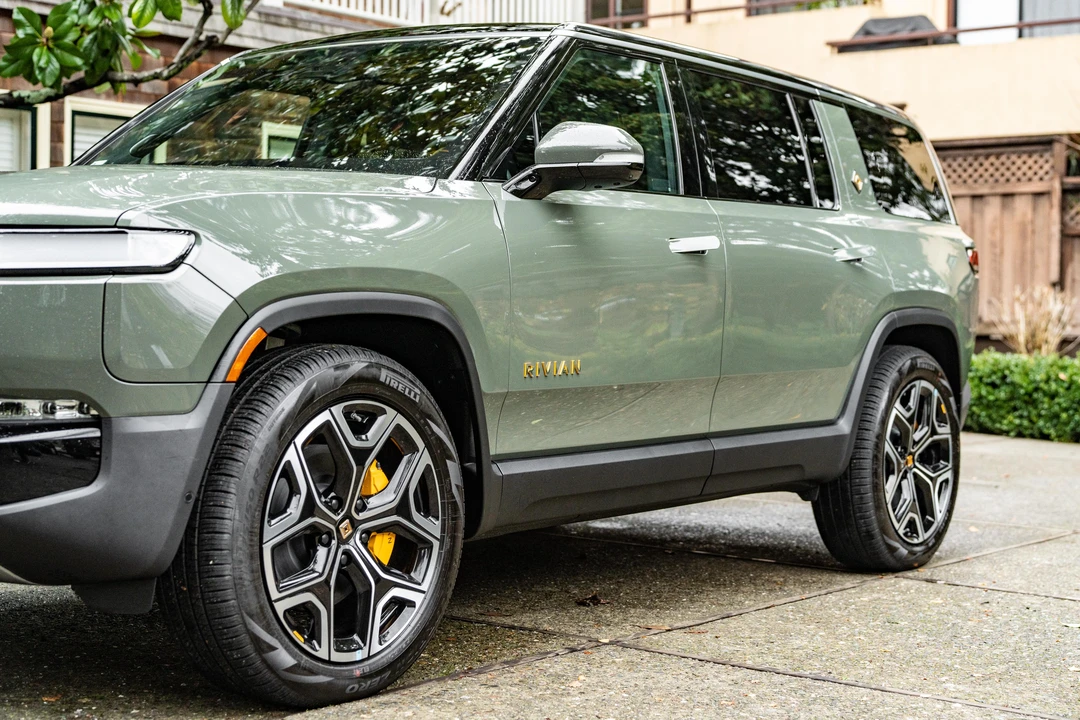 2022 Rivian R1S - Image 16 of 31