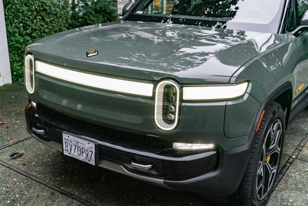 2022 Rivian R1S - Image 12 of 31
