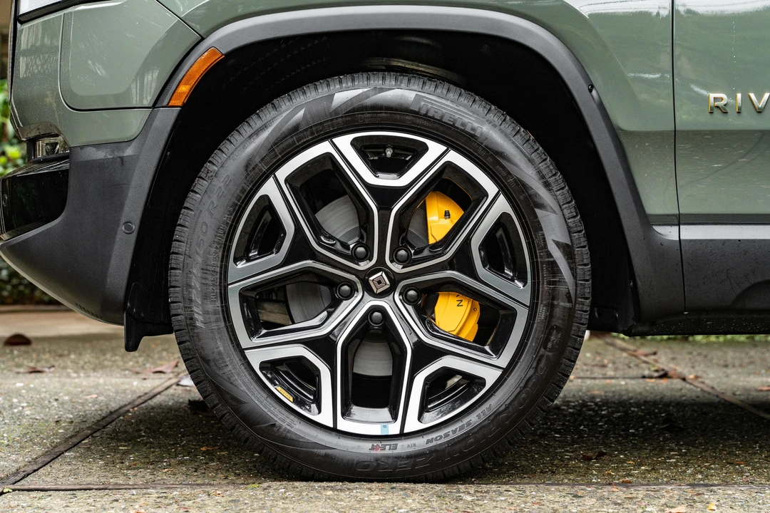 2022 Rivian R1S - Image 31 of 31