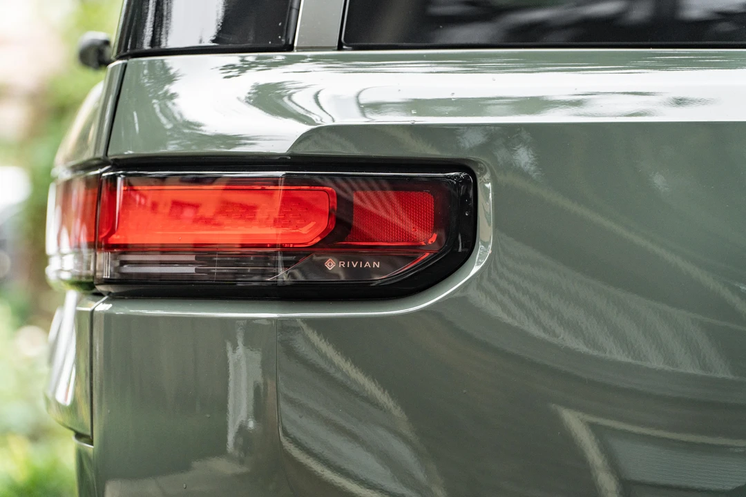 2022 Rivian R1S - Image 27 of 31